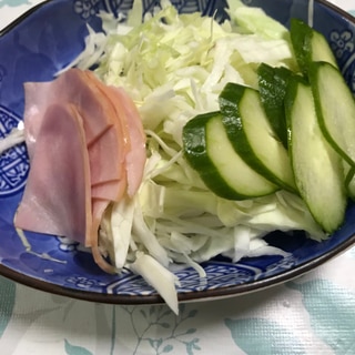 グリーンボールとハムときゅうりの生野菜サラダ☆